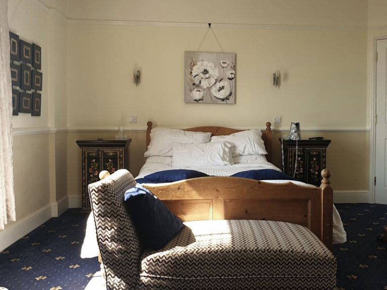 Visit Kirkley No.18 Guest House Bedroom 3 768x576